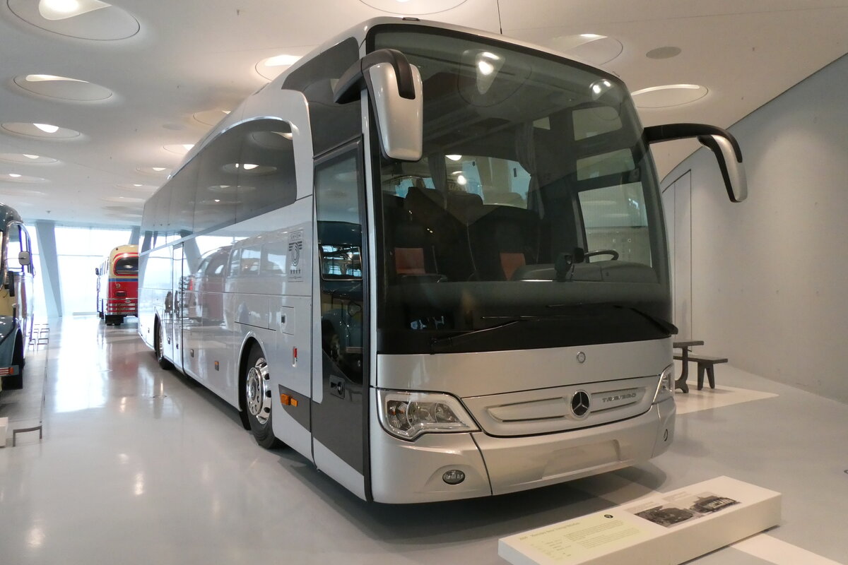 (282'956) - Mercedes-Benz Museum, Stuttgart - Mercedes am 11. Dezember 2025 in Stuttgart, Mercedes-Benz Museum