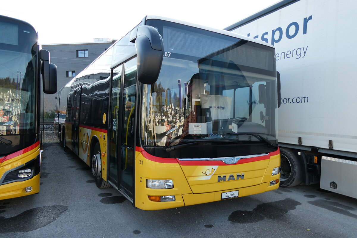 (283'103) - Niederer, Filzbach - Nr. 31/GL 44/PID 10'167 - MAN (ex Schwizer, Goldach; ex Casutt, Gossau) am 12. Dezember 2025 in Schmerikon, Thomann