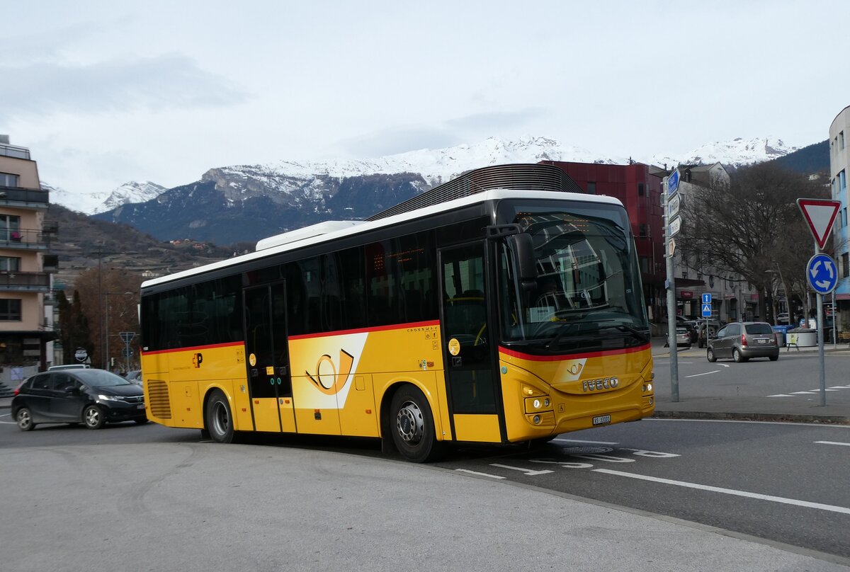 (283'457) - Ev�quoz, Erde - VS 33'101/PID 11'505 - Iveco am 23. Dezember 2025 beim Bahnhof Sion