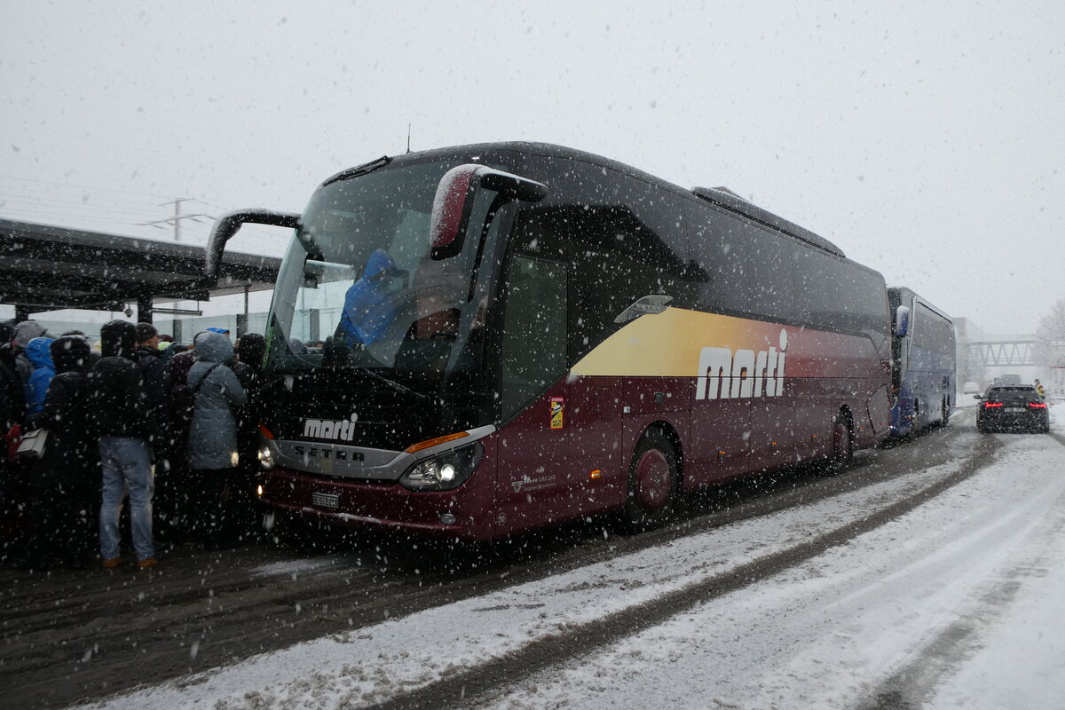 (283'870) - Marti, Kallnach - Nr. 10/BE 572'210 - Setra am 10. Januar 2026 beim Bahnhof Frutigen