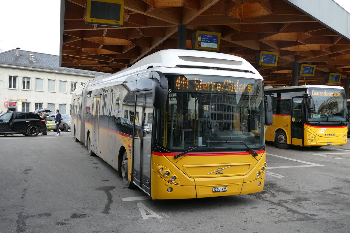 (284'365) - PostAuto Wallis - VS 531'435/PID 11'745 - Volvo (ex Nr. 53) am 27. Januar 2026 beim Bahnhof Sion