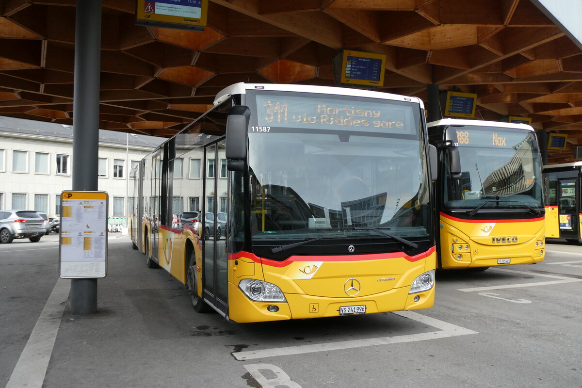 (284'382) - Buchard, Leytron - VS 241'996/PID 11'587 - Mercedes am 27. Januar 2026 beim Bahnhof Sion