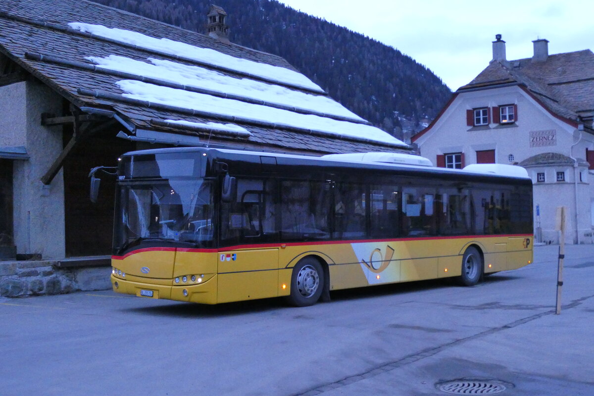 (284'845) - PostAuto Nordschweiz - BL 205'704/PID 10'317 - Solaris am 14. Februar 2026 beim Bahnhof Zernez