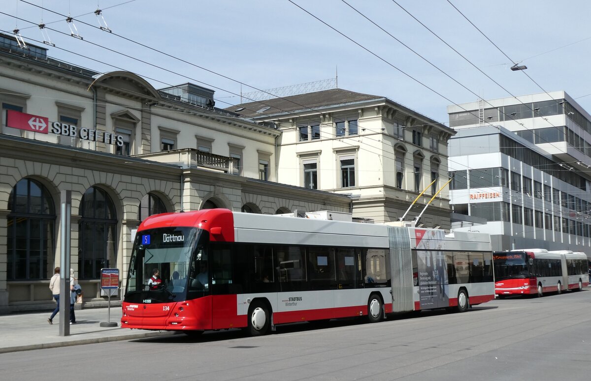(286'003) - SW Winterthur - Nr. 134 - Hess/Hess Gelenktrolleybus am 6. April 2026 beim Hauptbahnhof Winterthur