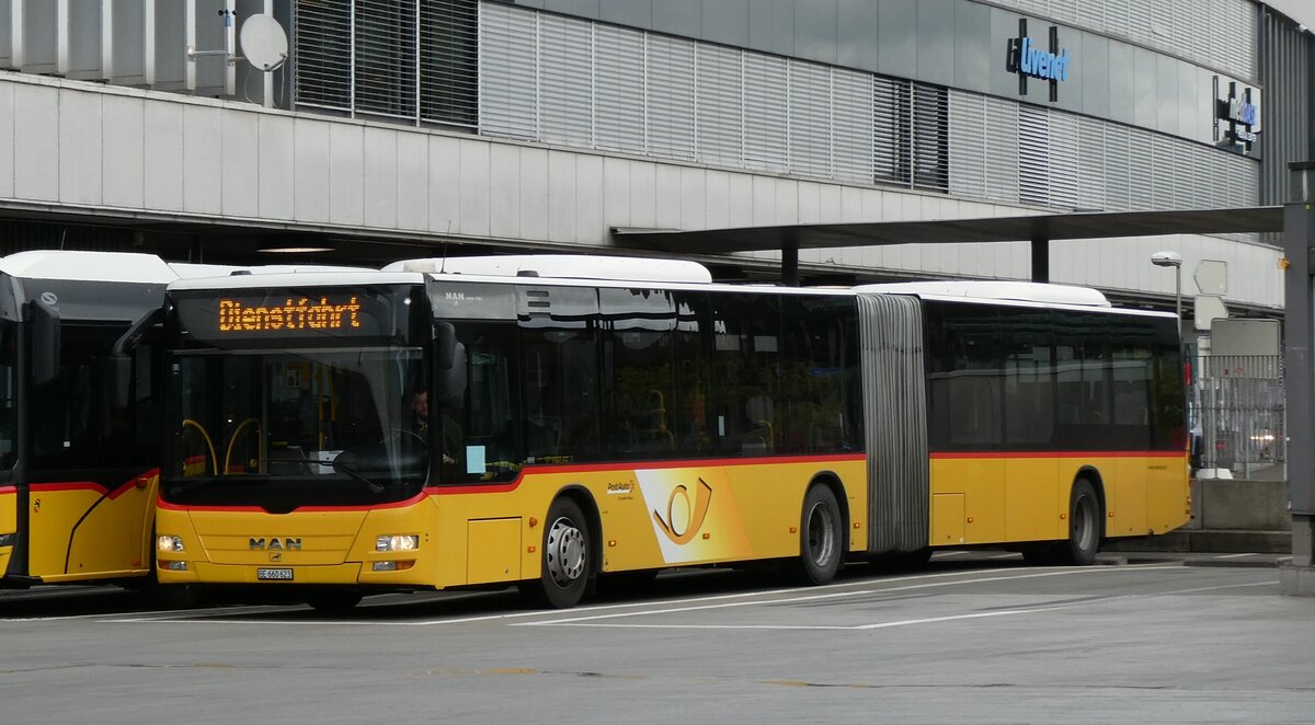 (287'003) - PostAuto Bern - BE 660'623/PID 4818 - MAN (ex PostAuto Ostschweiz TG 158'213; ex PostAuto Graub�nden; ex PostAuto Ostschweiz SZ 68'458; ex PostAuto Ostschweiz SZ 44'040; ex Kistler, Reichenburg) am 16. Mai 2026 in Bern, Postautostation 