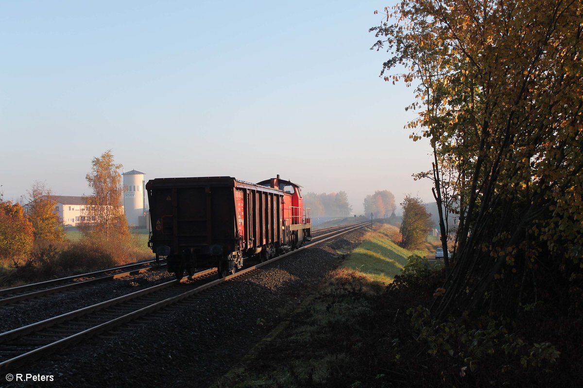 294 598-8 mit einen Rolldach Eas als Übergabe nach Waldershof kurz vorm Ziel. 17.10.17