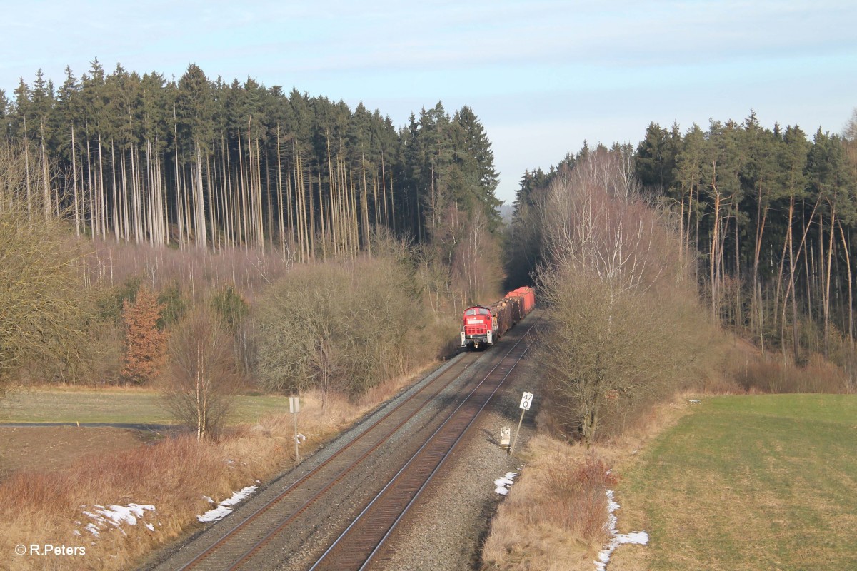 294 647-3 mit der Holzübergabe 56984 NMR - NWU kurz hinter Marktredwitz. 08.03.15