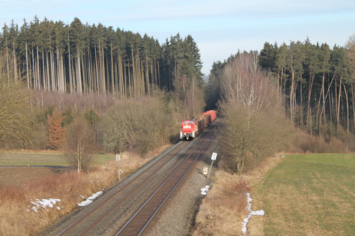 294 647-3 mit der Holzübergabe 56984 NMR - NWU kurz hinter Marktredwitz. 08.03.15