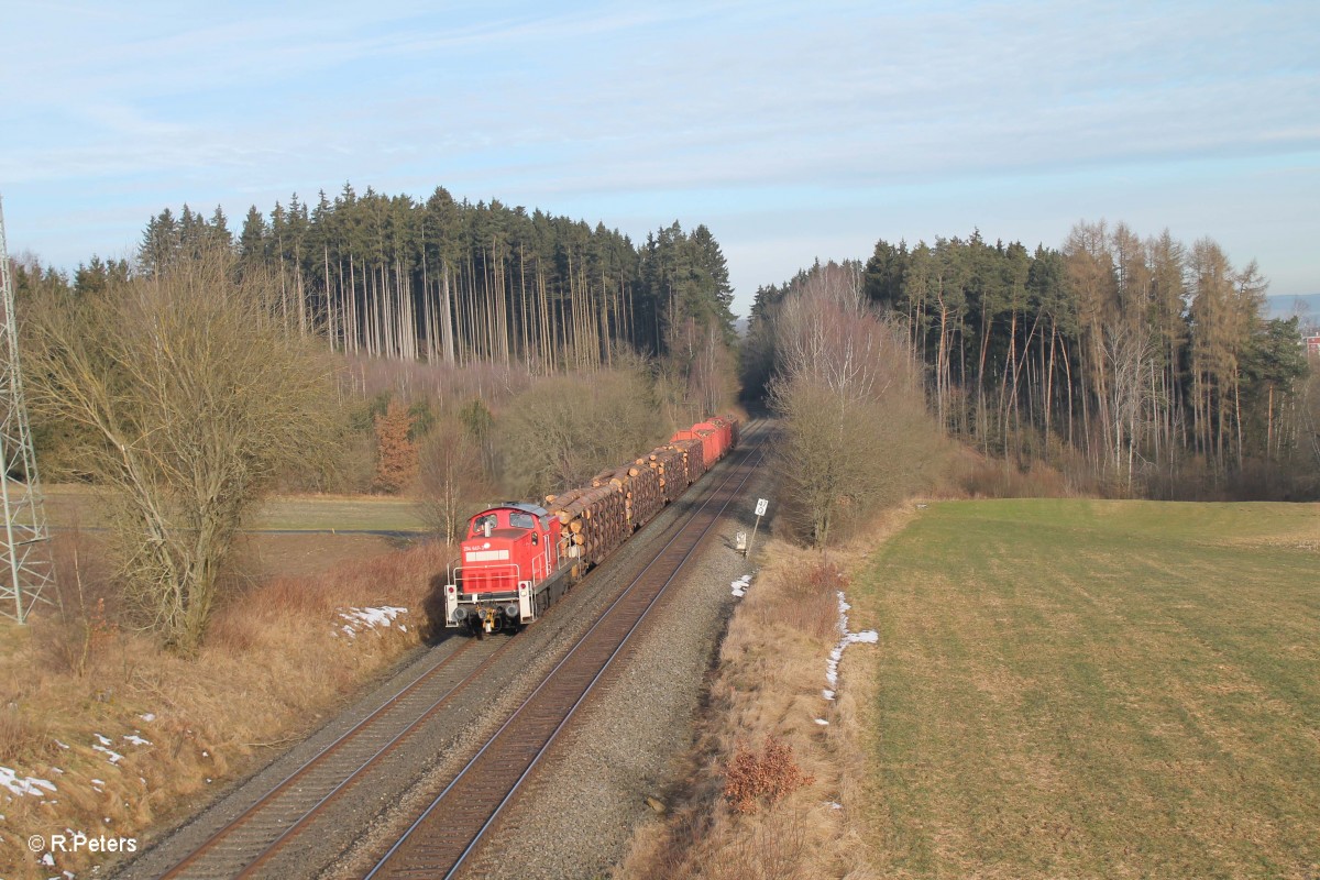 294 647-3 mit der Holzübergabe 56984 NMR - NWU kurz hinter Marktredwitz. 08.03.15