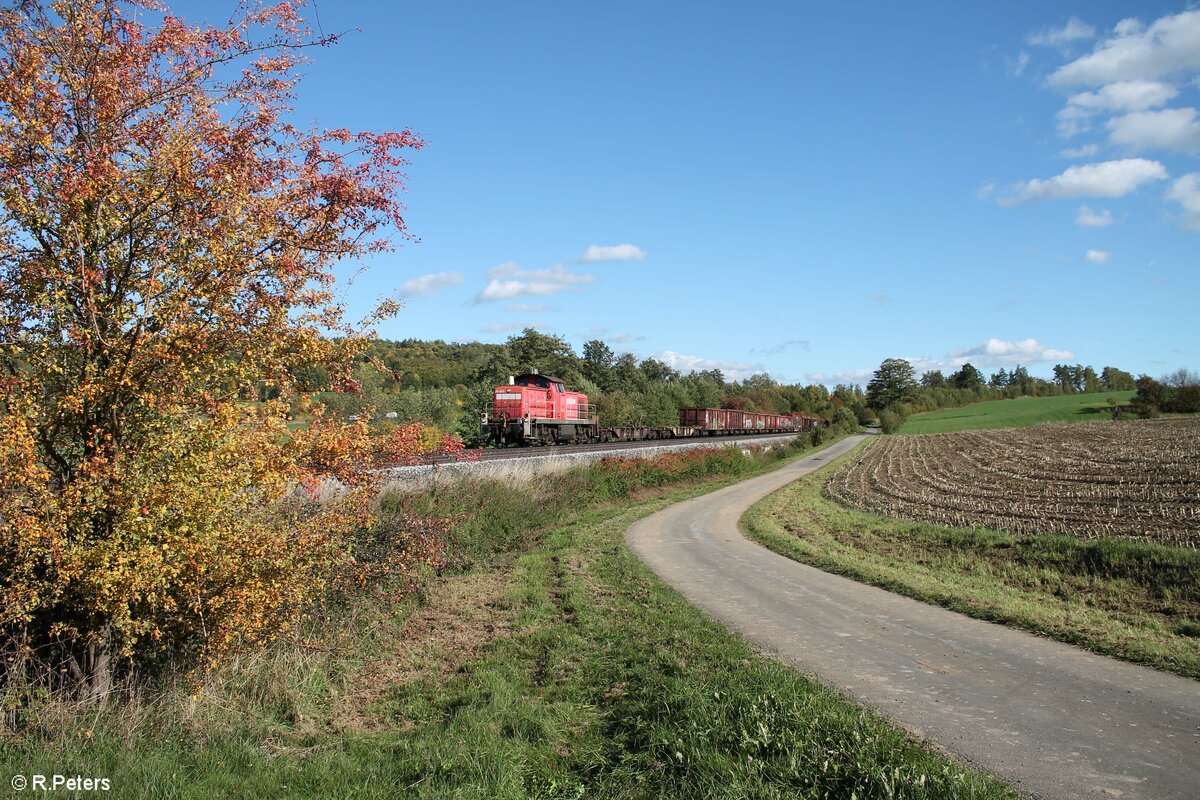 294 695 mit der Übergabe aus Weiden nach Marktredwitz bei Lengenfeld . 05.10.22