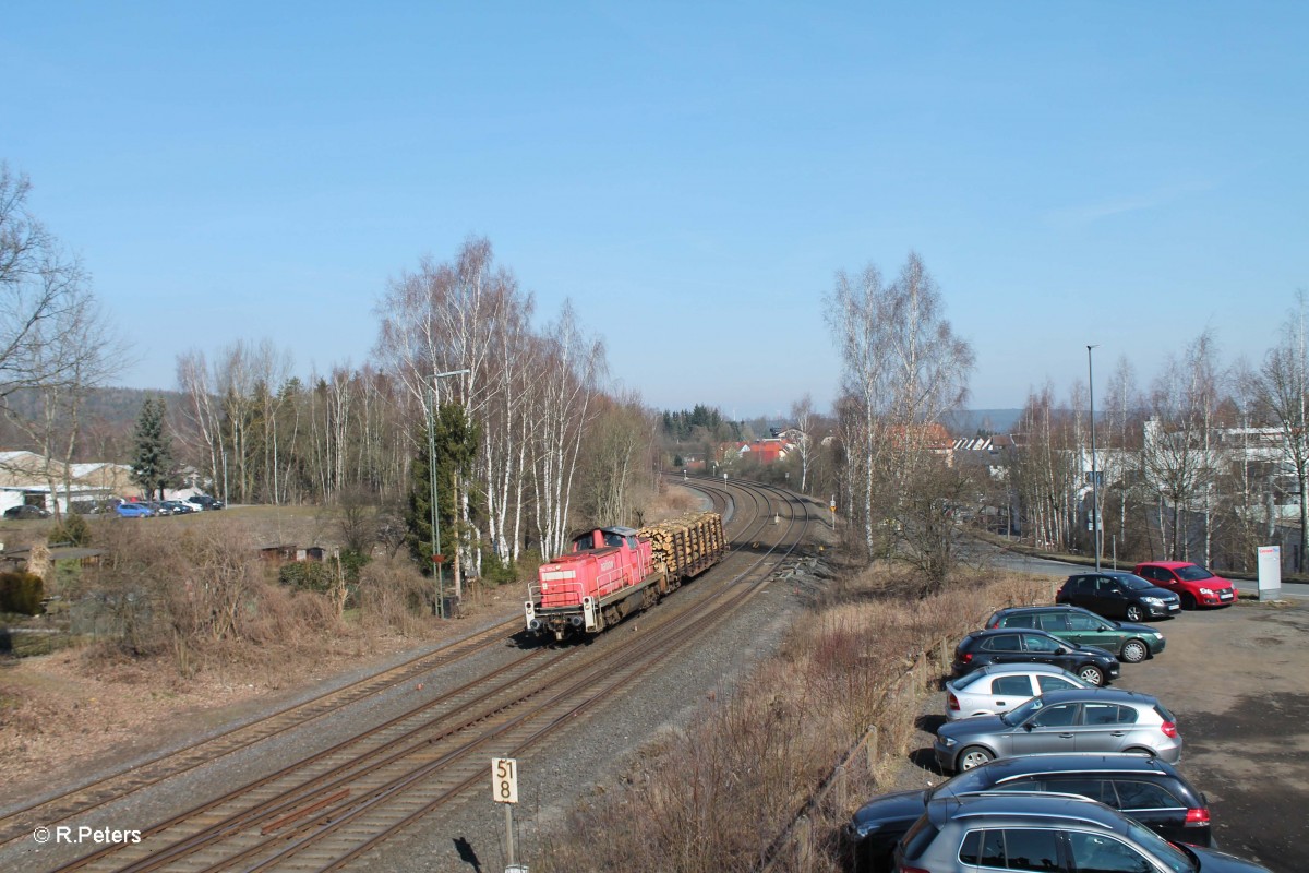 294 717 erreicht Marktredwitz mit einer Übergabe aus Hof die nur aus 1 Holztransportwagen besteht. 18.03.16