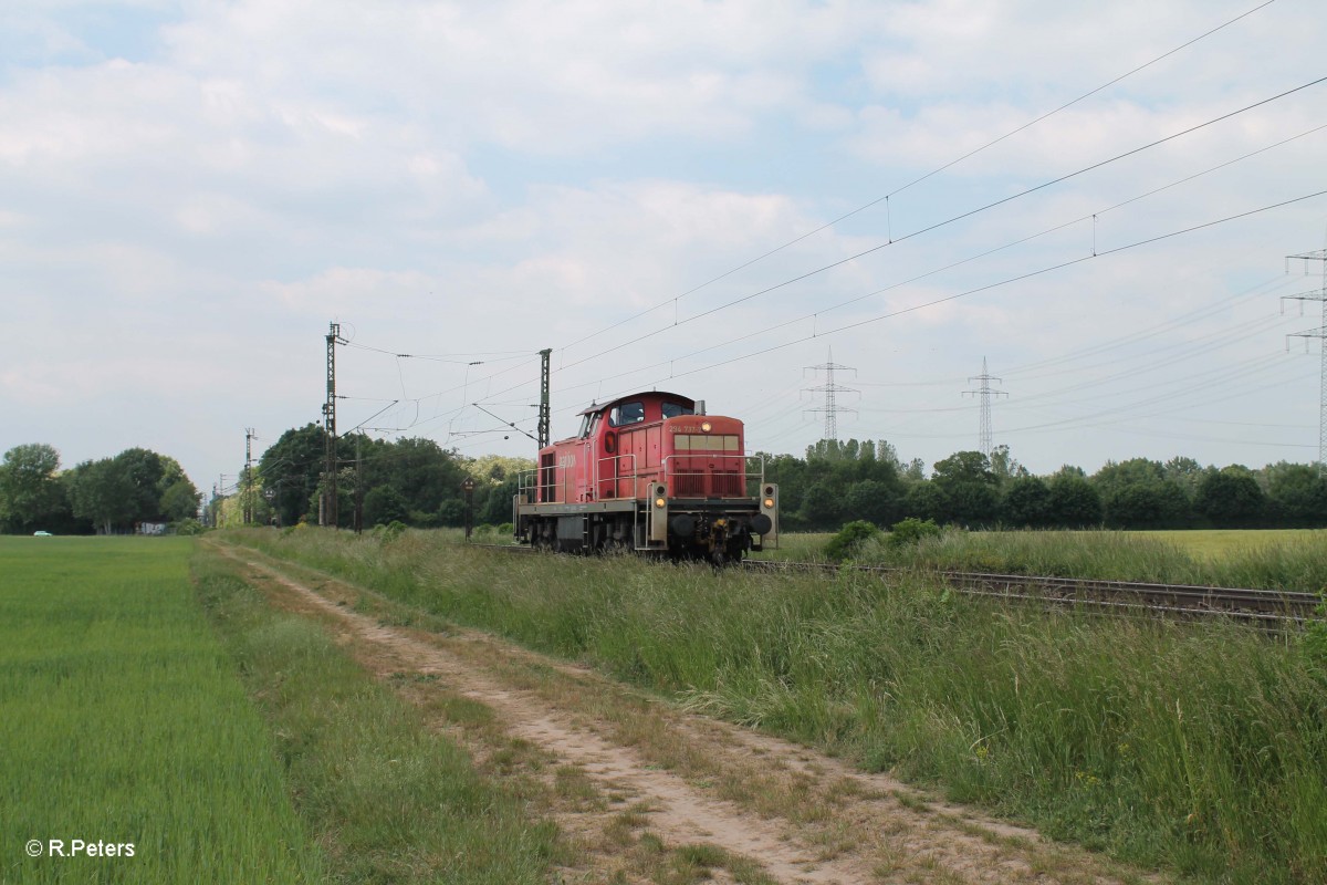 294 737-2 rckt aus um eine bergabe zu holen, Mainz-Bischofsheim 21.05.15