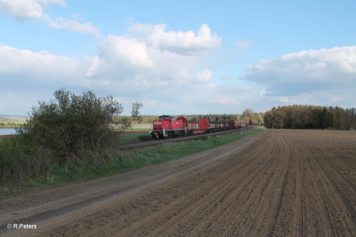 294 810-7 mit der Übergabe 56961 Wiesau - Marktredwitz bei Oberteich. 16.04.14