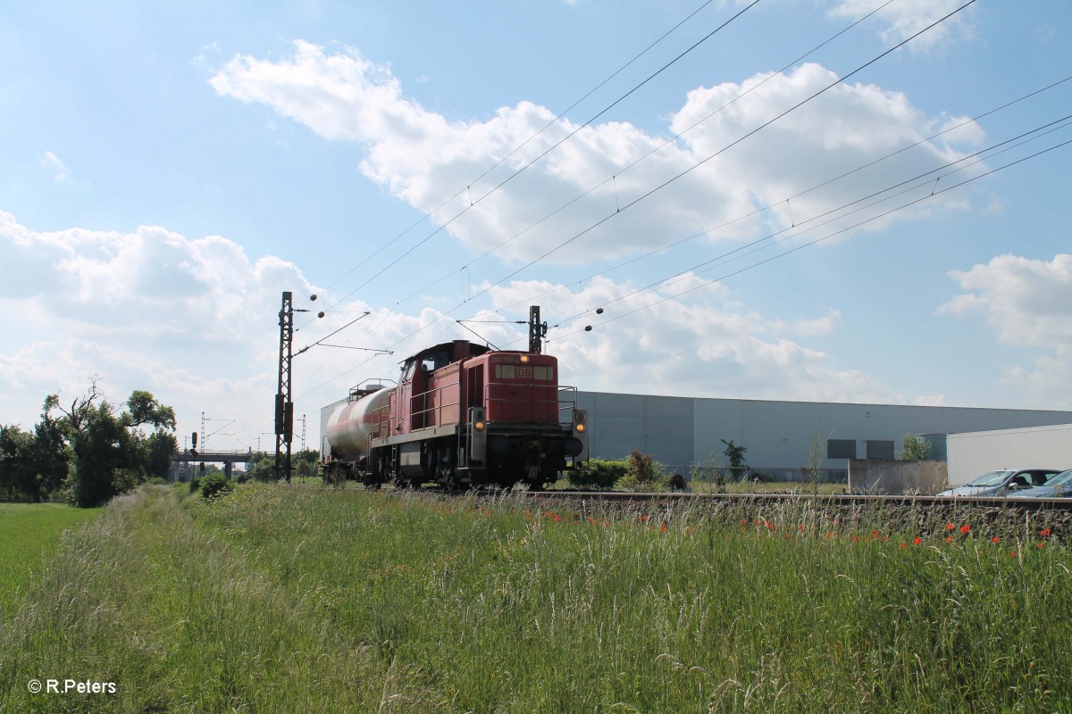 295 757-0 mit einer kurzen Übergabe nach Mainz hinter Groß-Gerau. 20.05.15