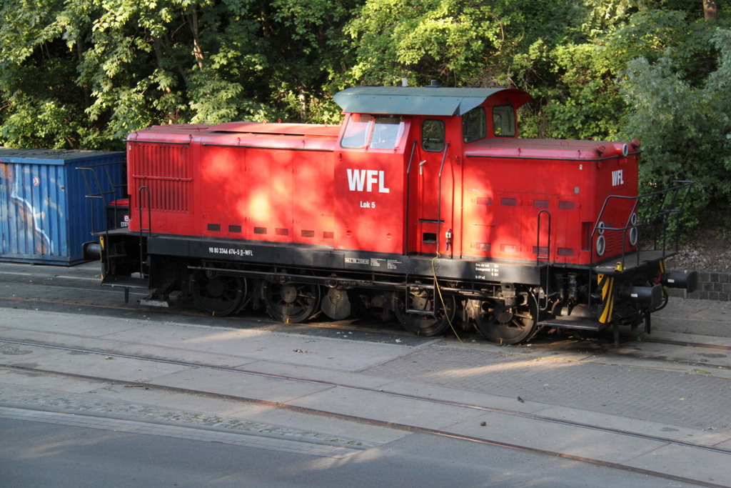 346 674-5(Lok 5)der Firma WFL stand am Morgen des 11.06.2016 im Rostocker Fracht und Fischereihafen abgestellt.