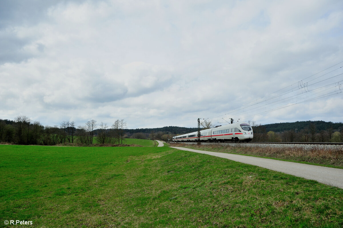 411 071  Oschatz  als ICE93  Berolina  Berlin - Wien bei Pölling. 17.03.24