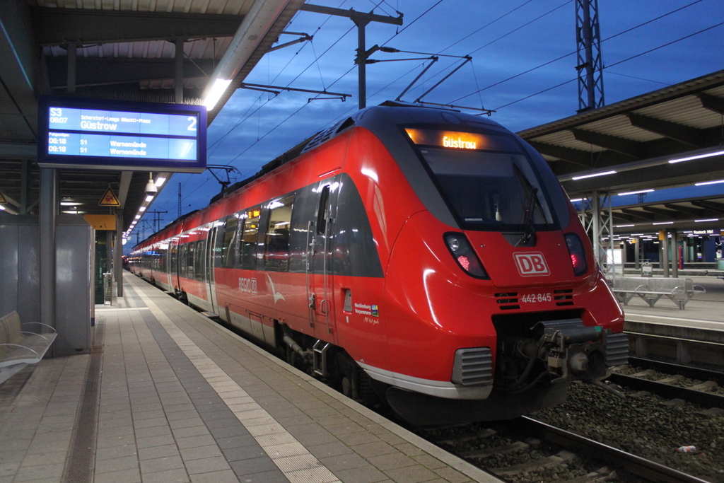 442 845 als S3(Warnemünde-Güstrow)stand am Morgen gegen 07:57 Uhr im Rostocker Hbf,07.01.2018