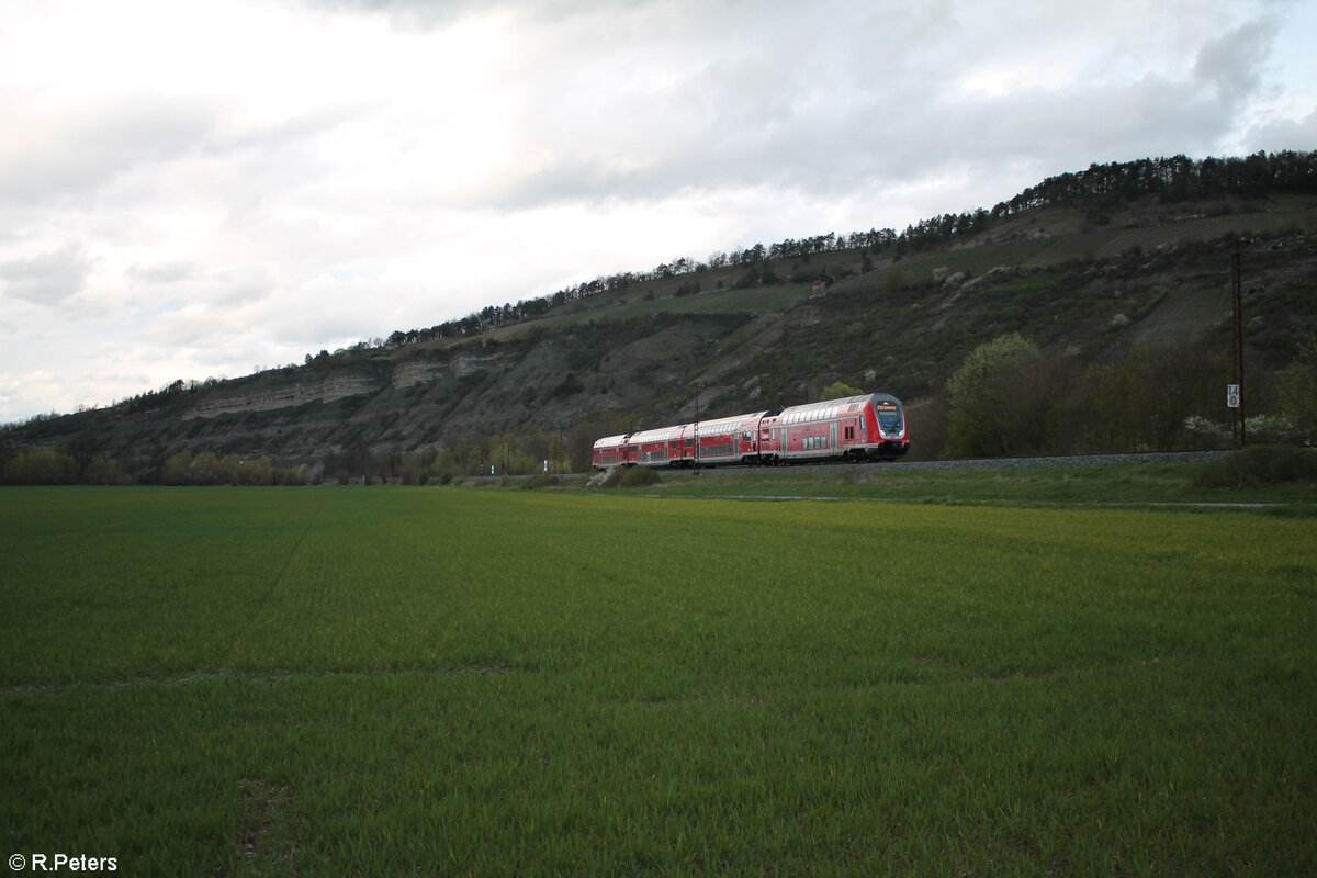 445 043-6 als RE 54 RE4621 Frankfurt/Main - Bamberg bei Thüngersheim. 28.03.24