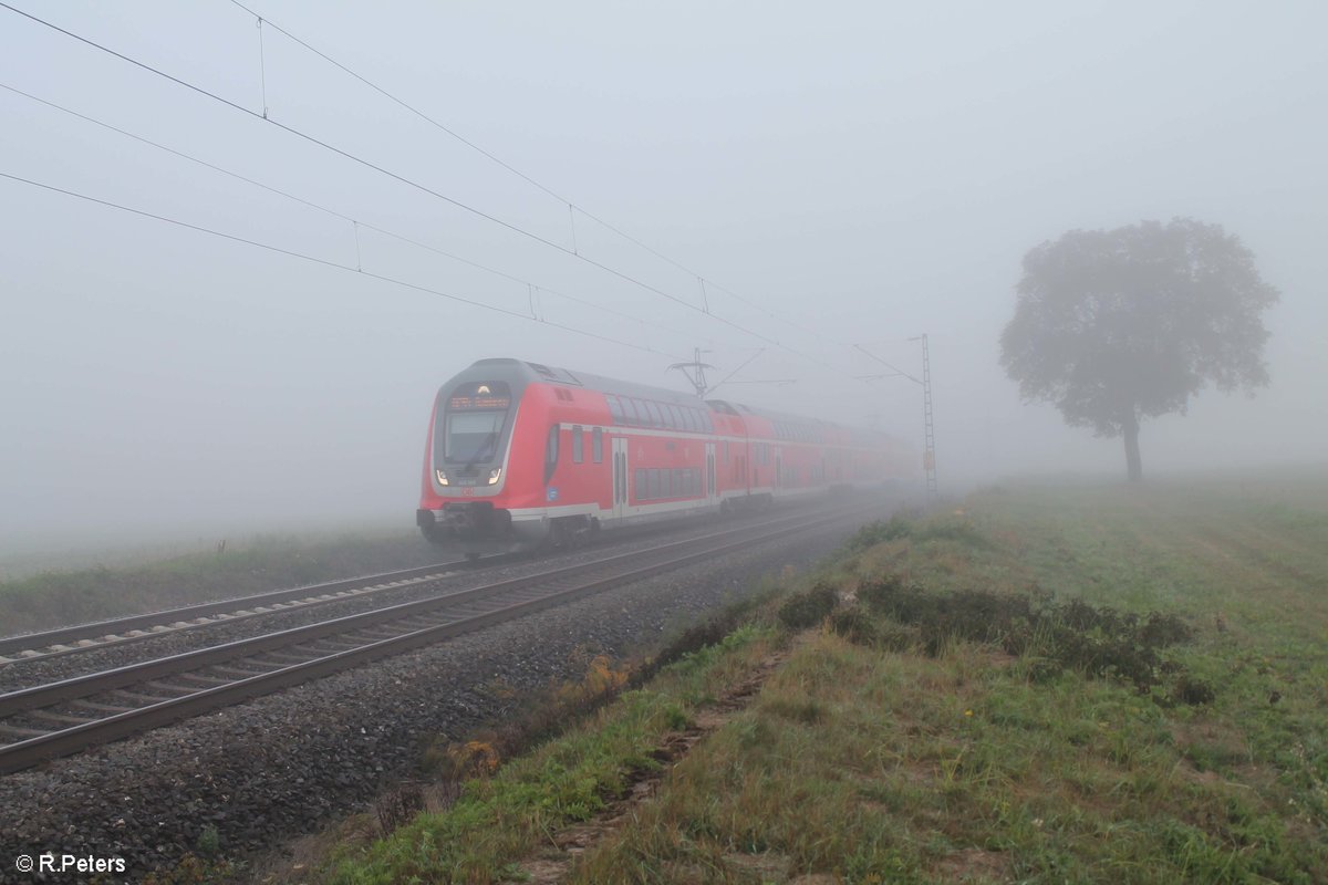 445 069-8  Twindex  als RE 54 RE 4605 Frankfurt/Main - Bamberg kurz vor Retzbach-Zellingen im nebligen Maintal. 13.10.18