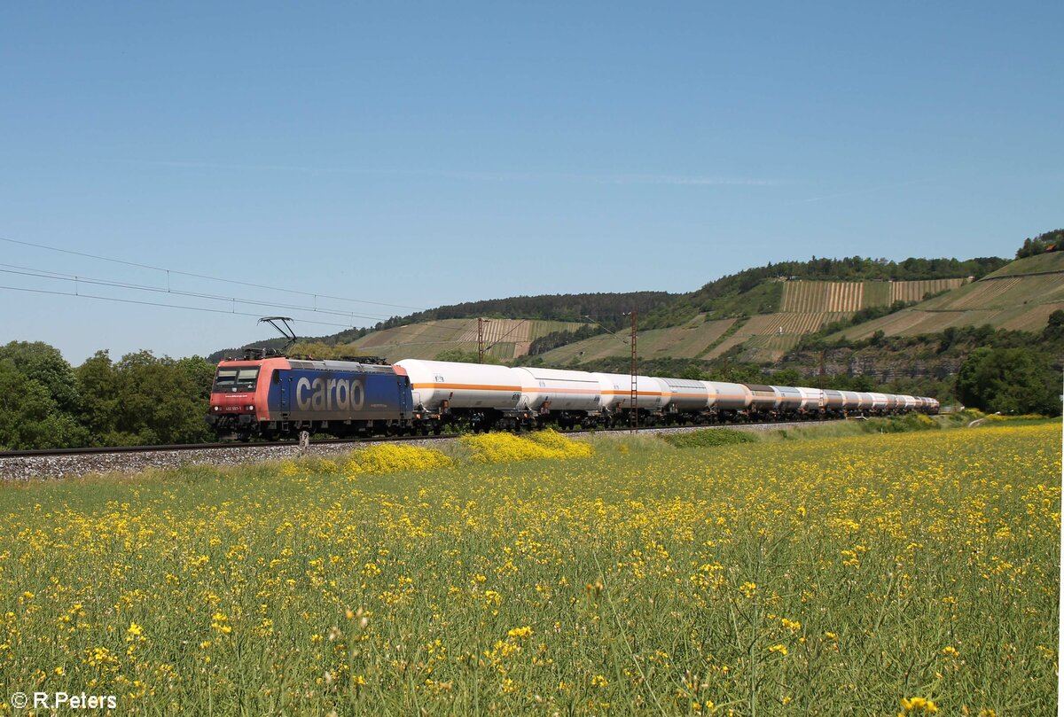 482 000-1 zieht ein Gaskesselzug bei Himmelstadt. 02.06.21