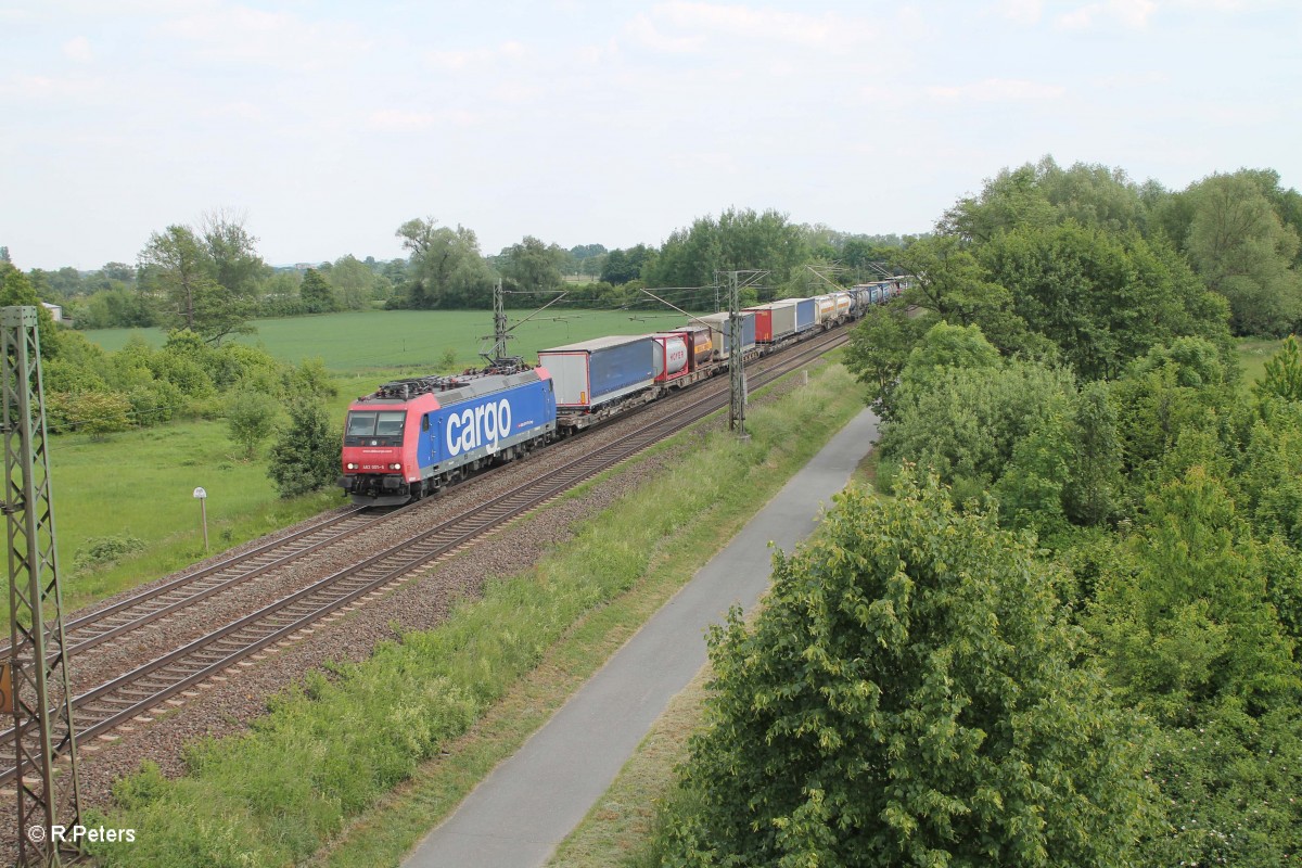 482 005-6 zieht bei Nauheim einen Wechselpritschnezug in Richtung Mainz. 22.05.15