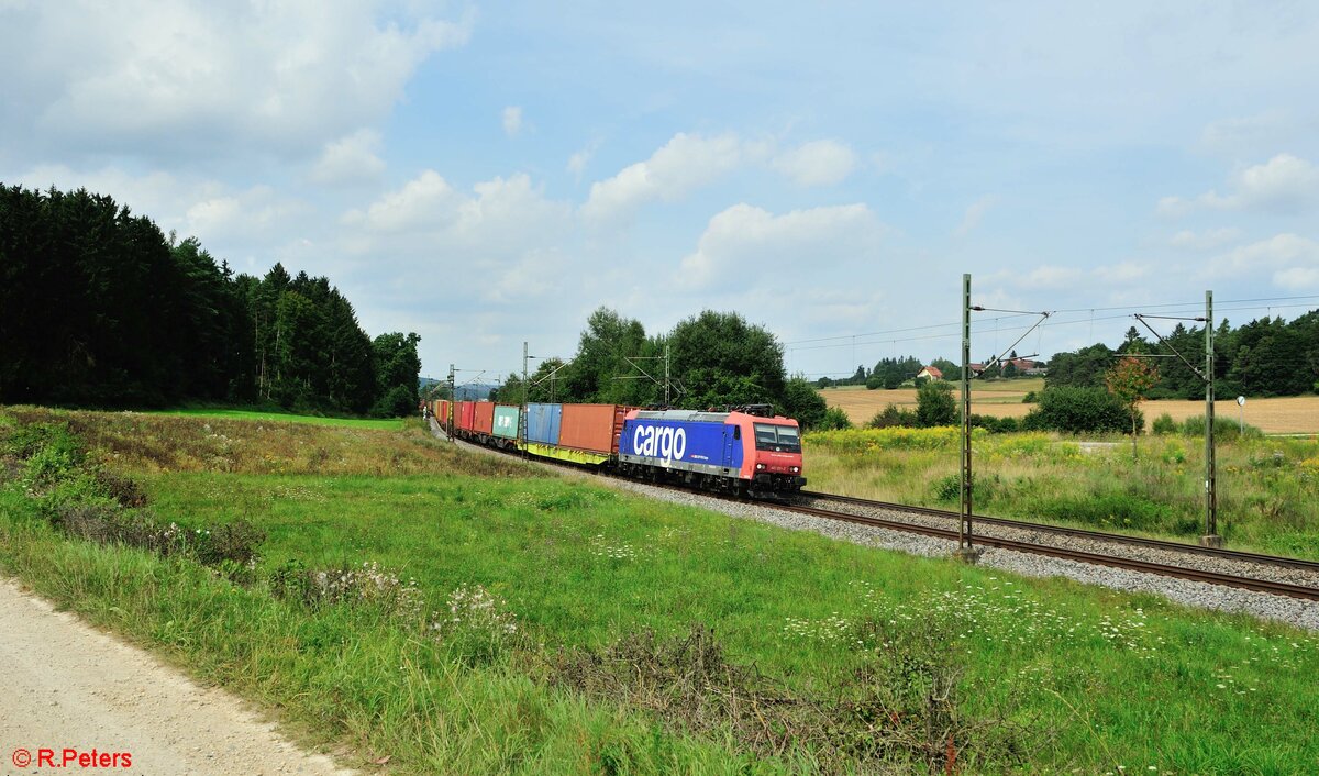 482 031-2 zieht ein Containerzug bei Sinsgrün gen Süden. 21.08.21