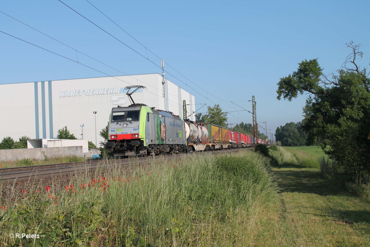 486 504 mit einem Wechselpritschenzug bei Groß-Greau. 20.05.15