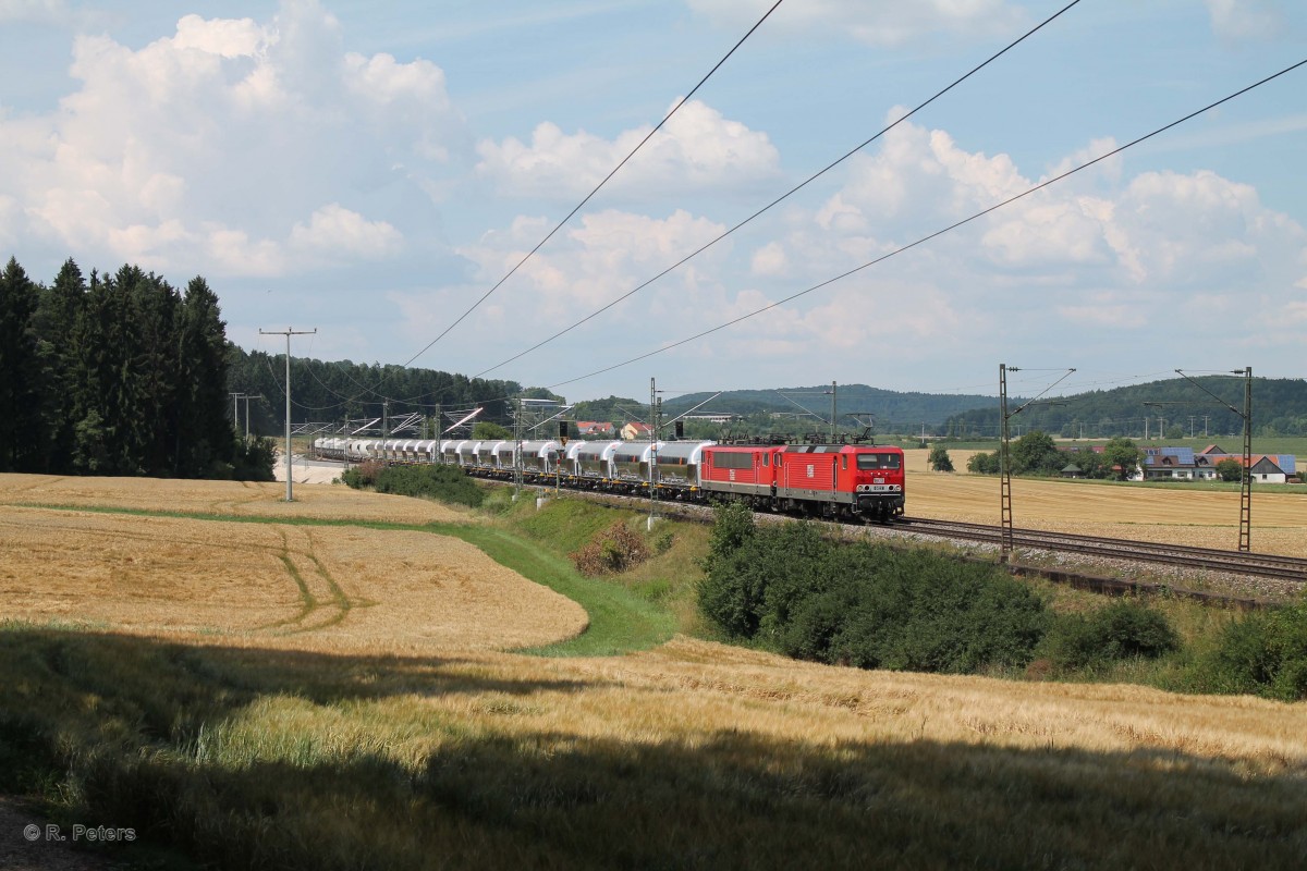 602 und 705 ziehen den Zementzug Rüdersdorf bei Berlin - Regensburg Hafen bei Dettenhofen. 23.07.14