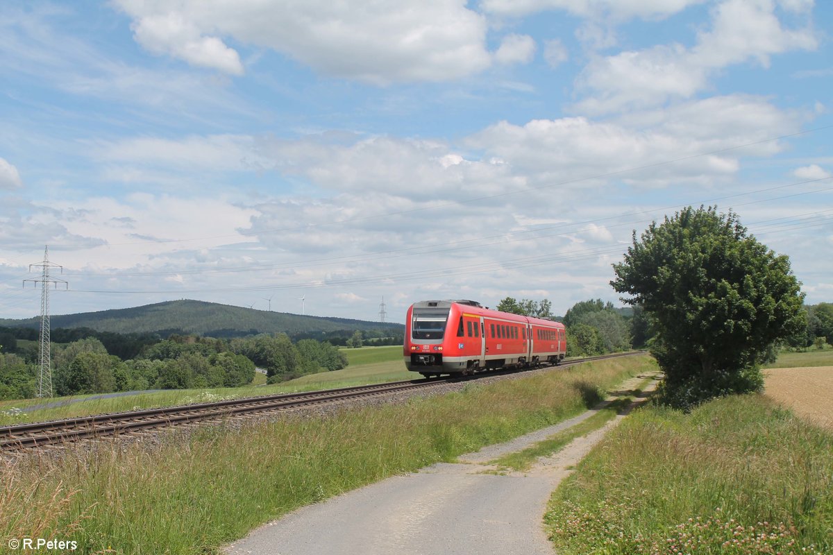 612 055 mit dem RE 5586 Cheb - Nürnberg bei Brand bei Marktredwitz. 24.06.20