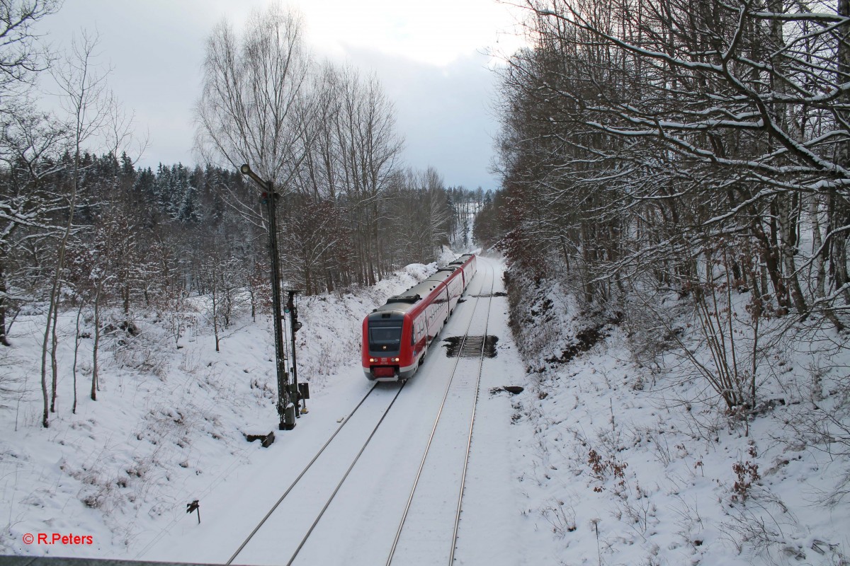 615 562 als RE 3694 Regensburg - Hof bei der Einfahrt in Reuth bei Erbendorf. 01.02.15