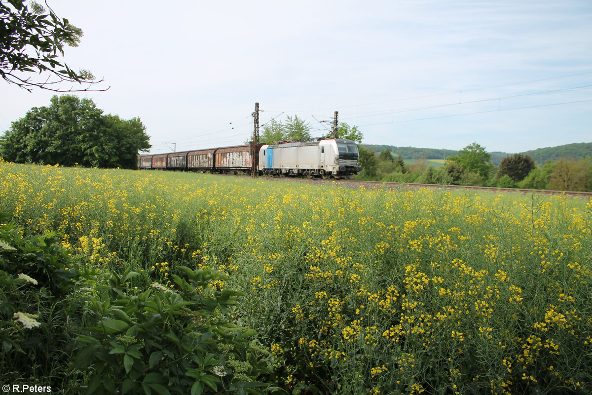 6193 104-7 mit einem H-Wagen Zug bei Himmelstadt. 11.05.24