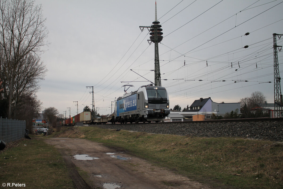 6193 151-8 mit einem Containerzug in Nürnberg Hohe Marter. 18.02.24