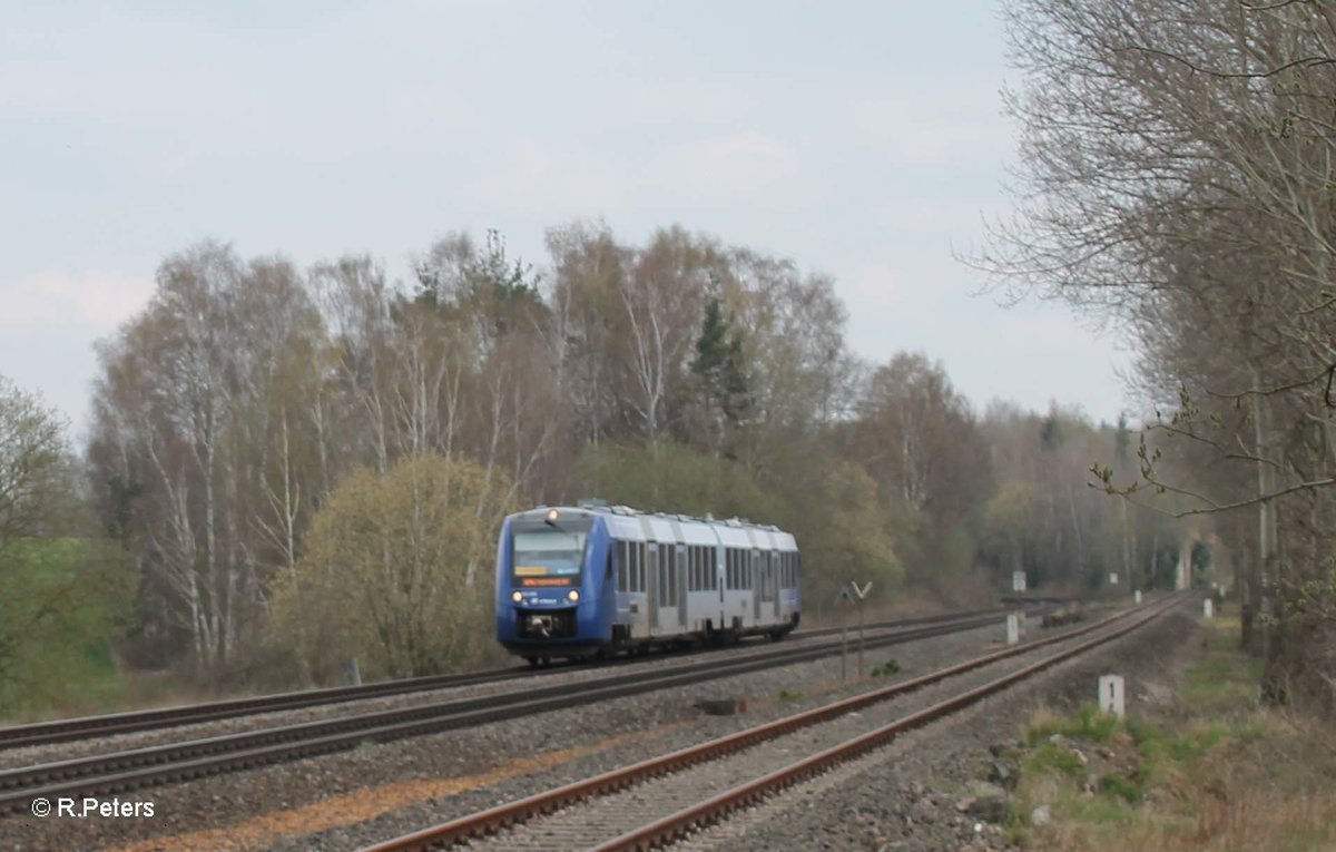 622 409 als OPB 79731 Marktredwitz - Regensburg kurz vor Wiesau/Oberpfalz bei Schönfeld. 12.04.16