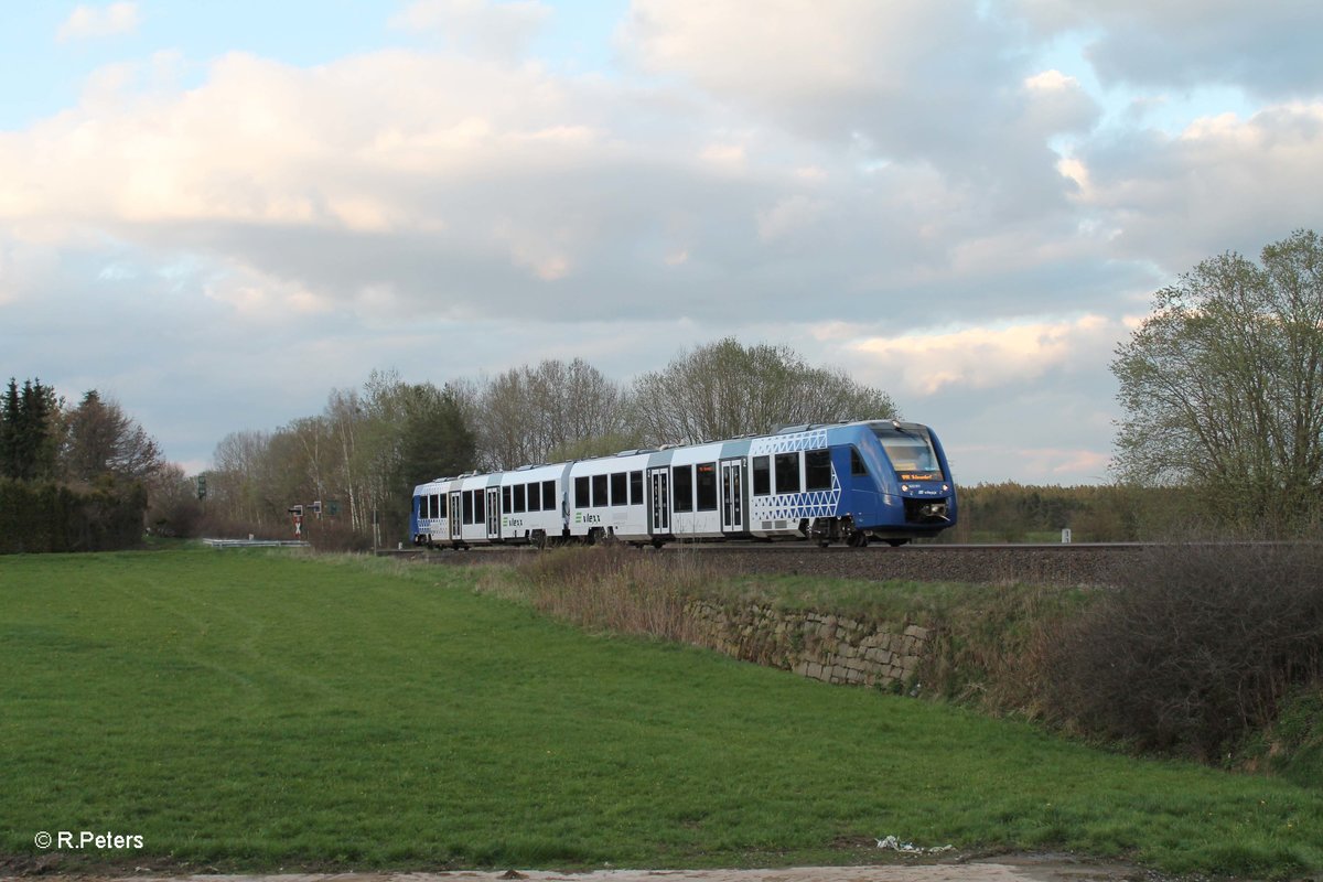 622 411 als OPB79747 Marktredwitz - Schwandorf bei Schönfeld. 18.04.16