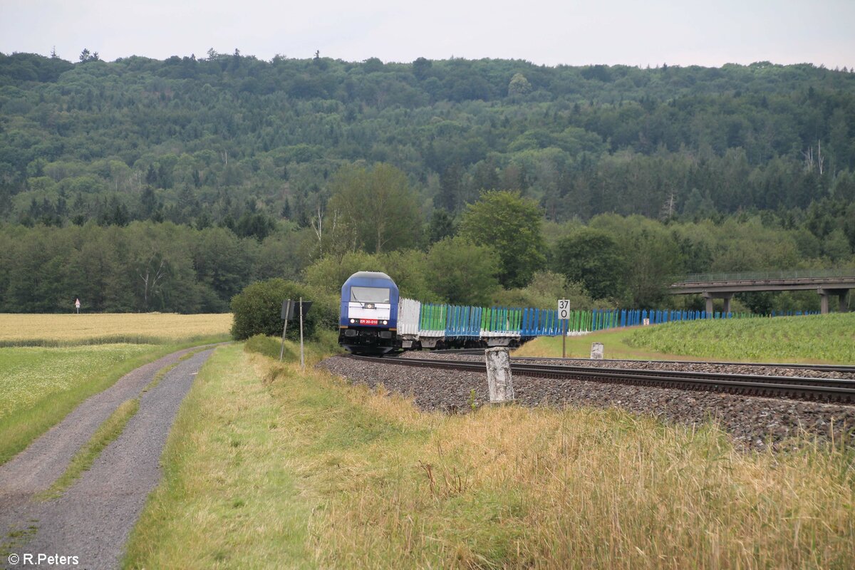 645 010 alias ER20-010 mit leer Holzzug nach Wiesau bei Oberteich. 04.07.21