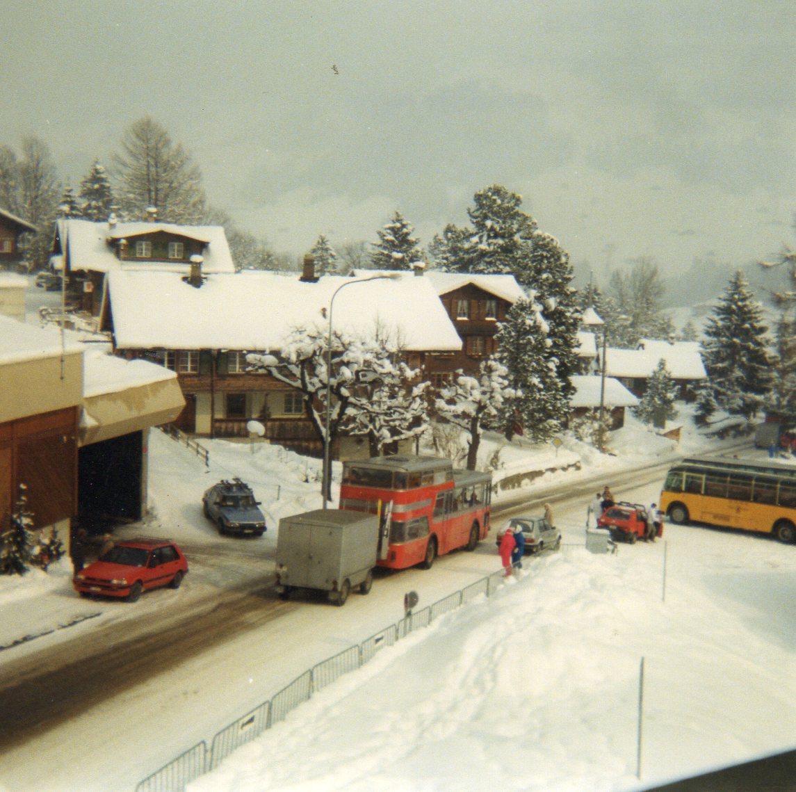 (7-15) - Aus dem Archiv: AFA Adelboden - Nr. 6/BE 26'706 - FBW/Vetter-R&J Anderthalbdecker im Februar 1988 in Adelboden, Landstrasse