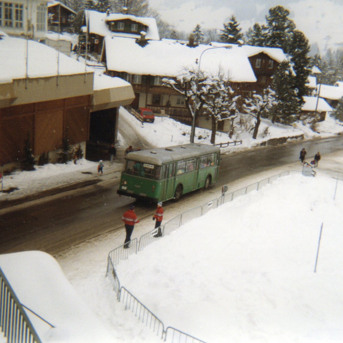 (7-24) - Aus dem Archiv: AFA Adelboden - Nr. 1/BE 210'631 - FBW/FHS (ex BVB Basel Nr. 52) im Februar 1988 in Adelboden, Landstrasse