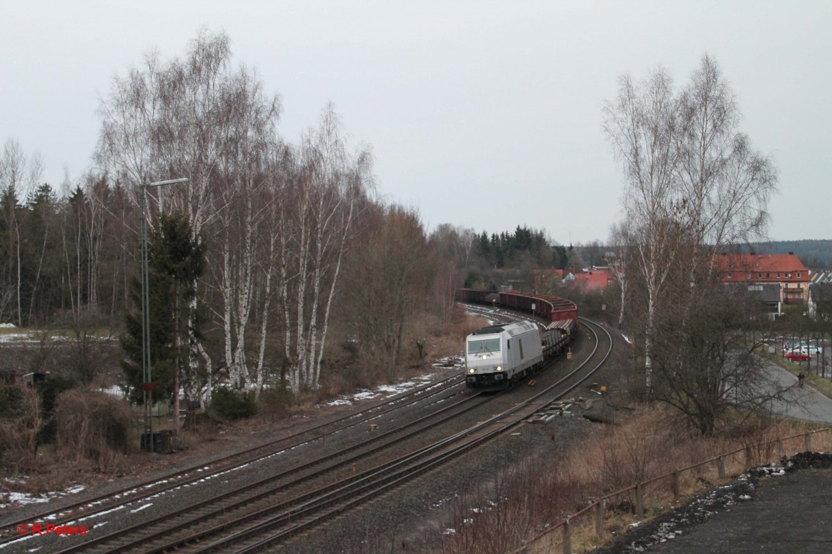 76 111 fährt mit dem Könitzer Schrottzug in Marktredwitz ein. 04.03.16