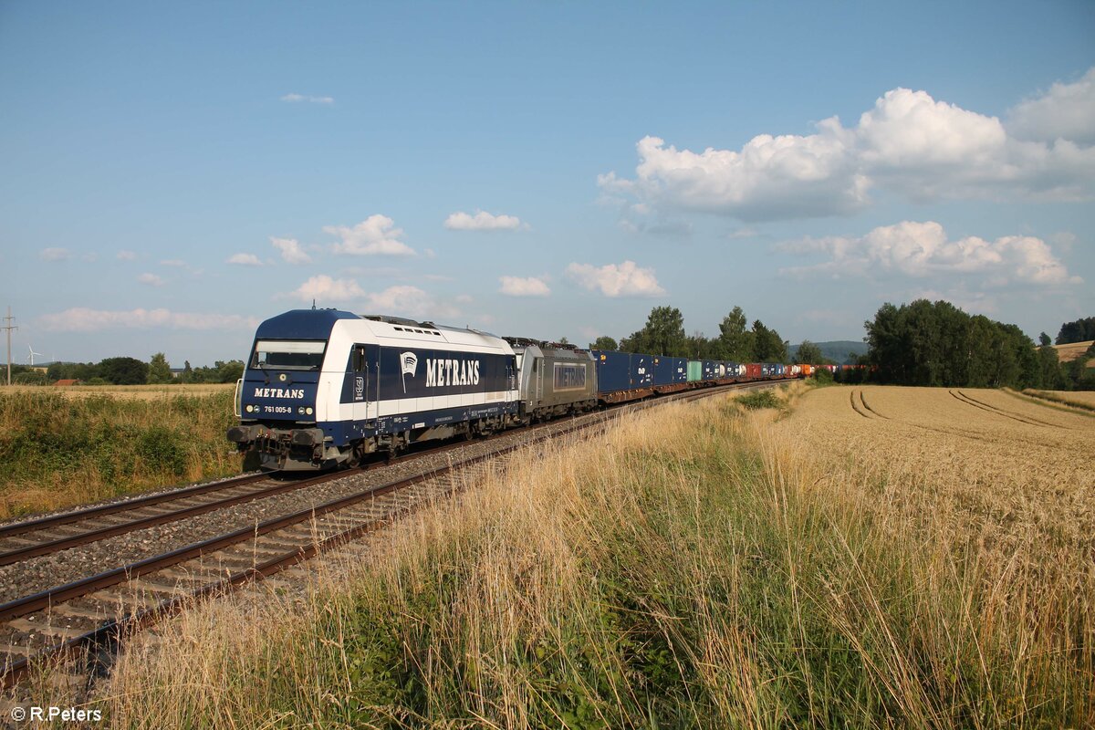 761 005-9 und 386 028-5 mit einem Elbtal Umleiter von Cheb nach Hof bei Unterthölau. 23.07.21