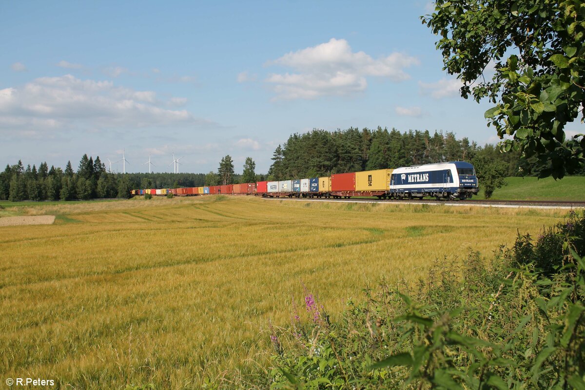 761 005 zieht mit einem Elbtal-Umleiter von Hof nach Cheb bei Marktleuthen gen Süden. 21.07.21