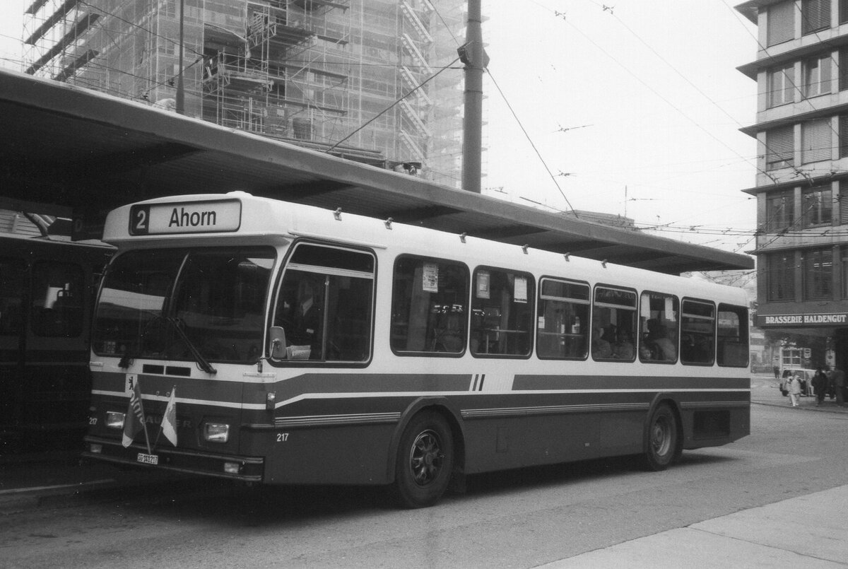 (AG 08) - Aus dem Archiv: VBSG St. Gallen - Nr. 217/SG 141'217 - Saurer/Hess am 18. Oktober 2005 beim Bahnhof St. Gallen