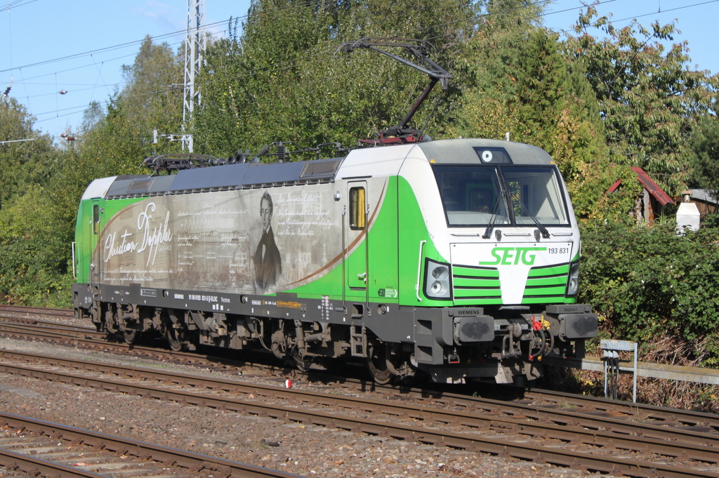 Am Mittag des 03.10.2018 war der Rostocker Fotograf happy als die Siemens Vectron 193 831 zu Gast in Rostock-Bramow war.