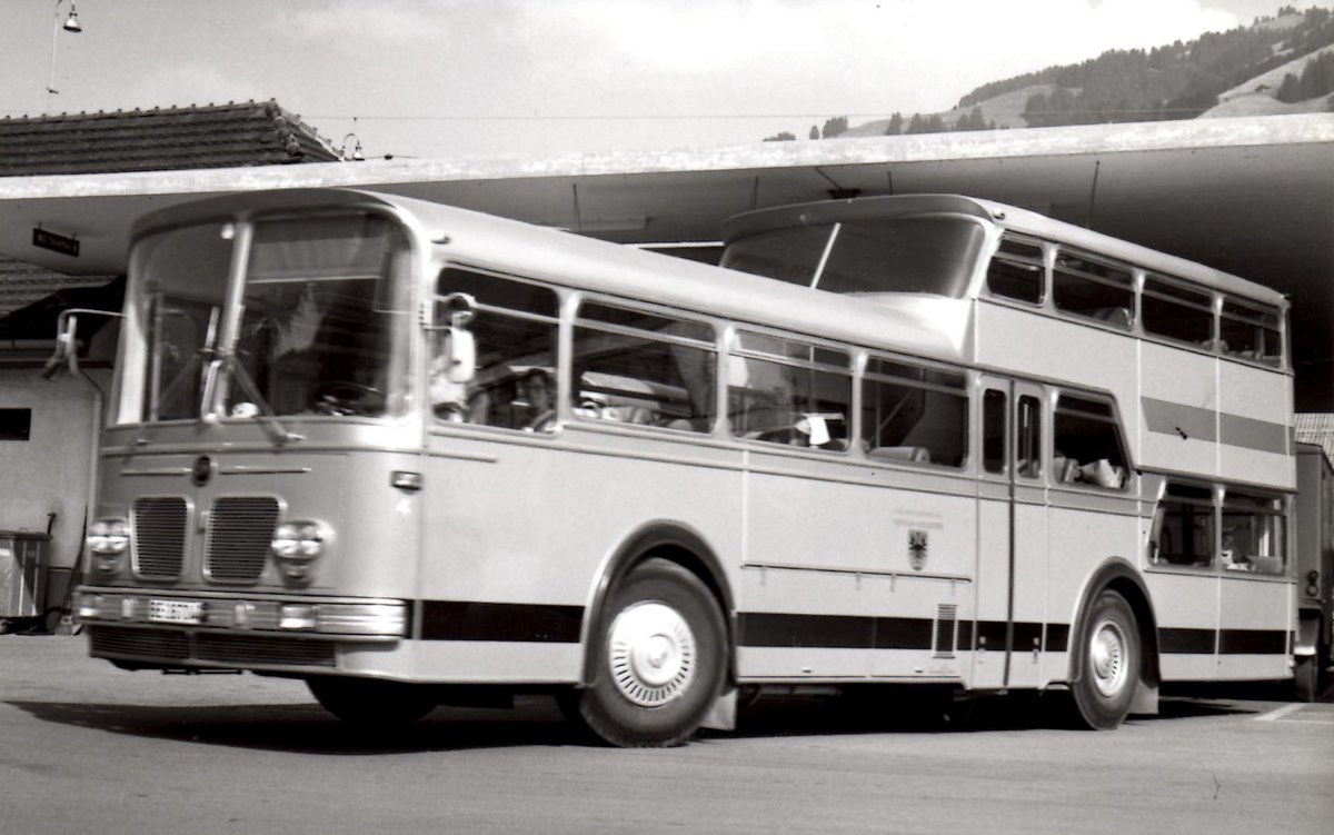 (AZiN 26) - Aus dem Archiv: AFA Adelboden - Nr. 4/BE 26'704 - FBW/Vetter-R&J Anderthalbdecker am 1. Juni 1974 beim Bahnhof Frutigen