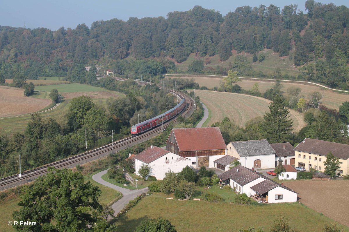 Bei Hagenacker schiebt 111 130-1 die RB 59147 Nürnberg - München. 24.09.16