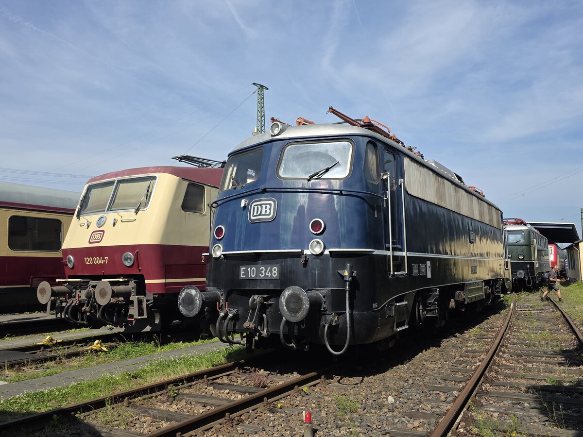 BR 120 004-7 und E10 348 (110 348) BR 101 057-8 stehen nebeneinander beim Sommerfest in DB Museum Koblenz. 14.06.2025