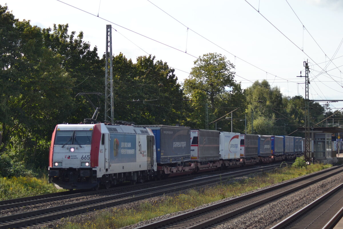 BR 185 665-5 (LKW und Bahn Perfekt kombiniert) mit KLV in Richtung Seelze durch Dedensen Gümmer am 13. September.2024 