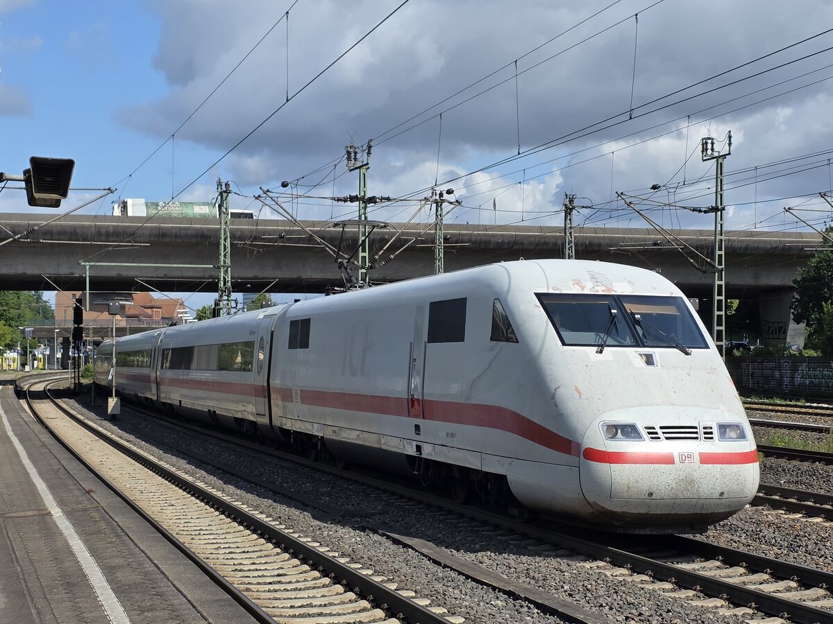 BR 401 006/506 (Tz. 106  Itzehoe ) als (ICE 787 Hamburg Dammtor -> M�nchen Hbf) bei der Ausfahrt HH-Harburg. 19.06.2025