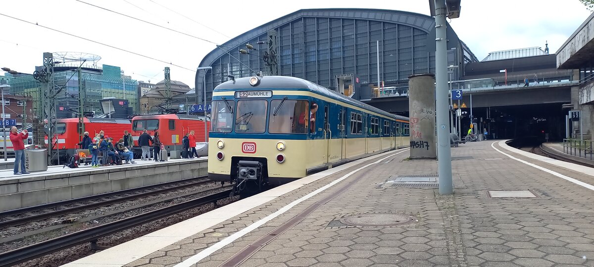 BR 470 128 der Historischen S-Bahn Hamburg als Sonderzug in Richtung Aumhle am 1.Mai 2022