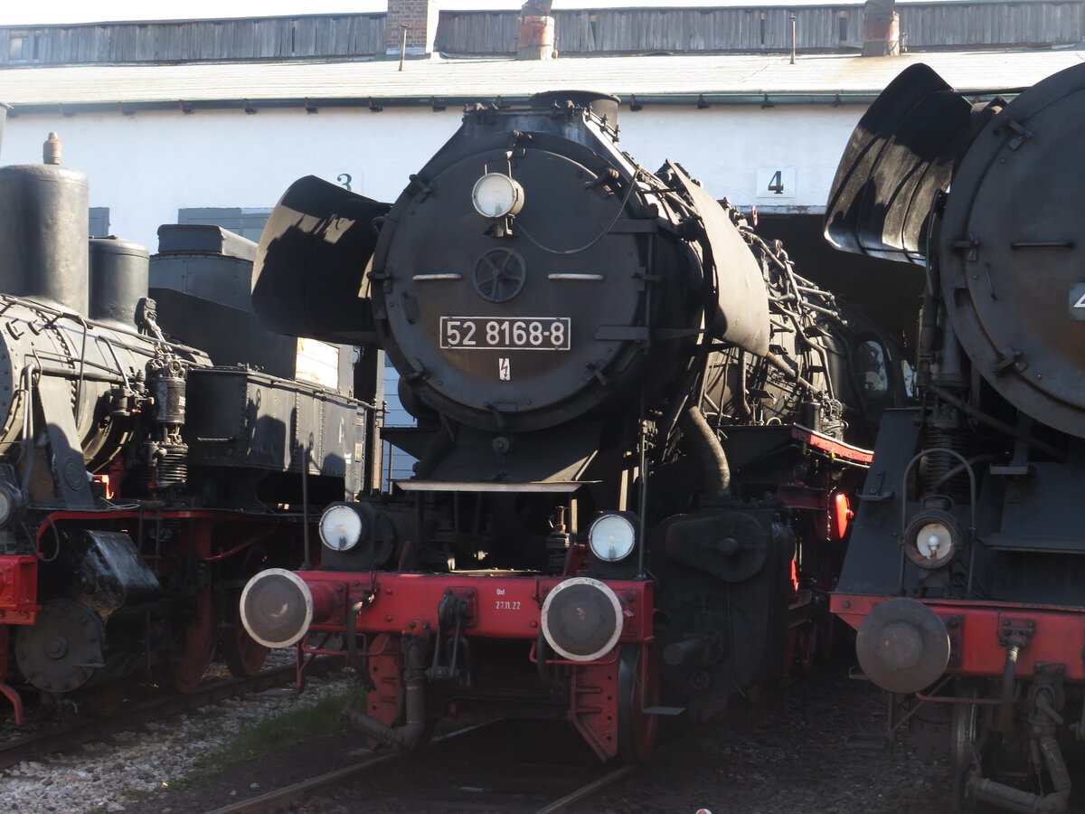 BR 52 8168-8 steht an der Drehscheibe im Eisenbahnmuseum N�rdlingen. 30.Mai 2025