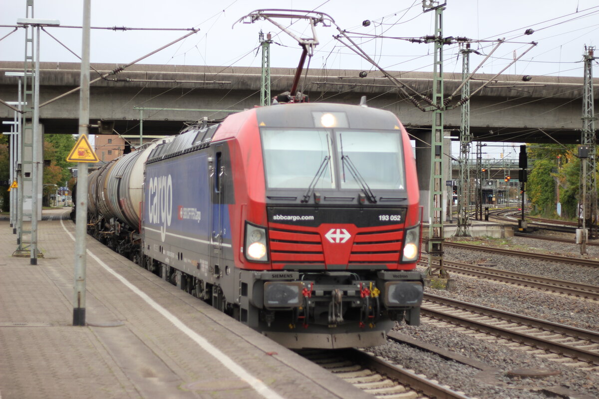 BR 6193 052 von SBB Cargo mit Kesseln bei der durchfahrt HH-Harburg Richtung Maschen/Buchholz. 9.Oktober 2025